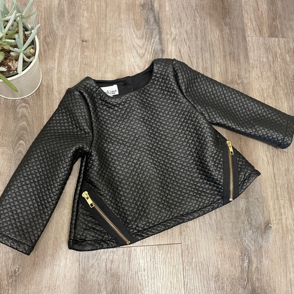 Faux Leather quilted top with gold metal zippers - Picture 14 of 14